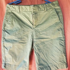 Gap SZ 6 Bermuda shorts sage green